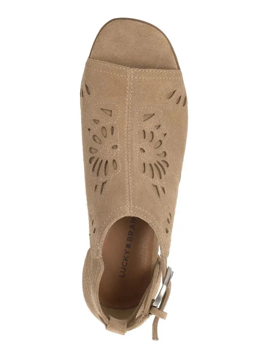 Женские ботинки-челси Cormyn Cutout Square Toe Lucky Brand, Distressed Natural Suede — изображение 4 из 5