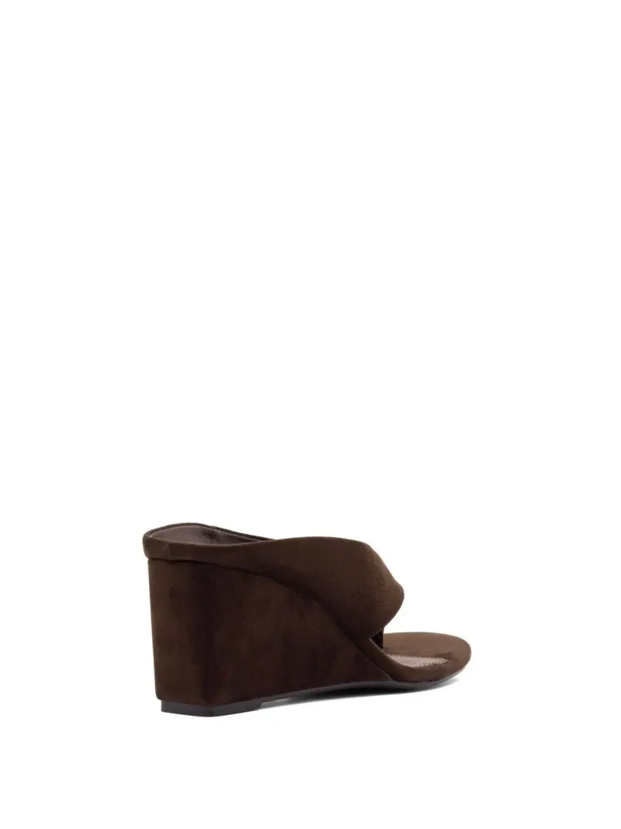 Босоножки на танкетке Sera Wedge Thong Heel Therapy Australia, Chocolate Microsuede — изображение 3 из 6