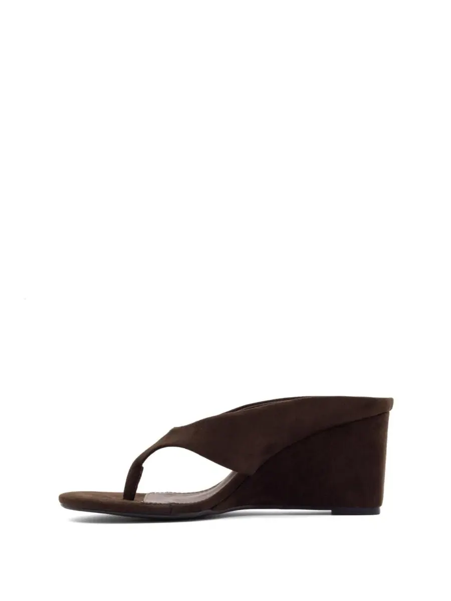 Босоножки на танкетке Sera Wedge Thong Heel Therapy Australia, Chocolate Microsuede — изображение 4 из 6