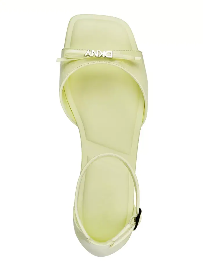 Женские плоские сандалии Dazey с ремешком на щиколотке DKNY — изображение 4 из 5