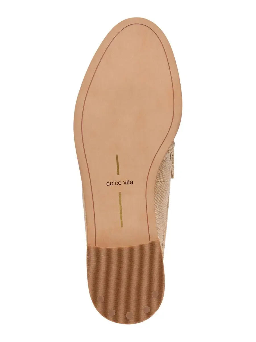 Туфли-мюли на плоском ходу Betzy Dolce Vita, Latte Embossed Leather — изображение 5 из 7