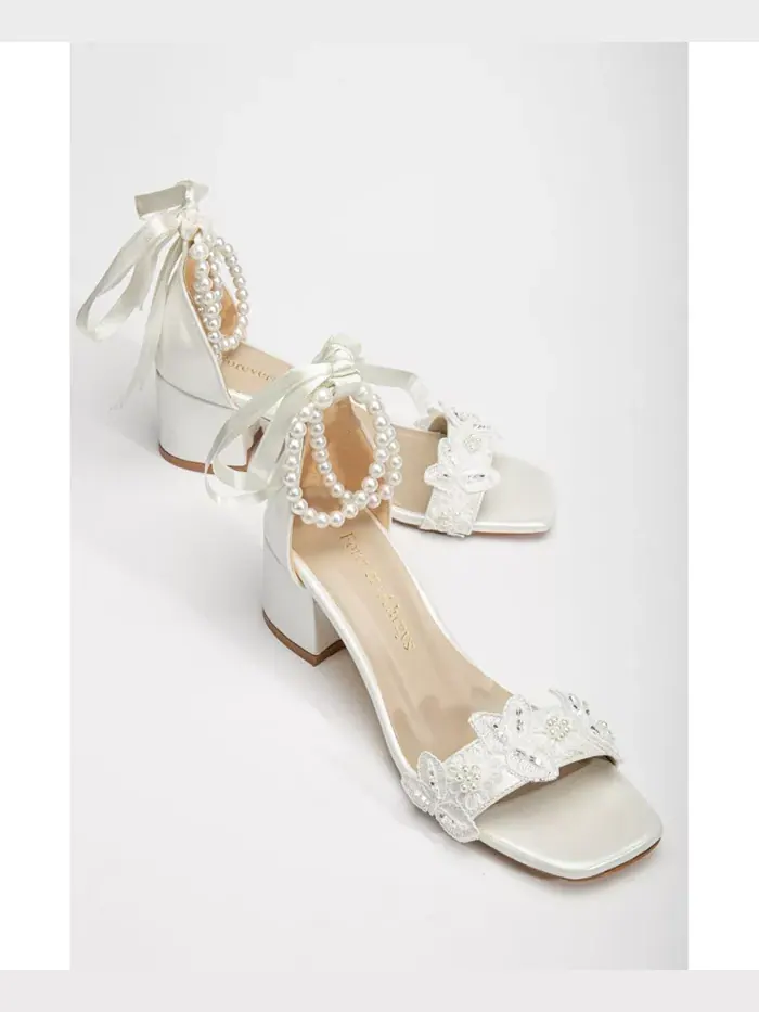 Ажурные сандалии Amber Lace с жемчугом Forever & Always Shoes
