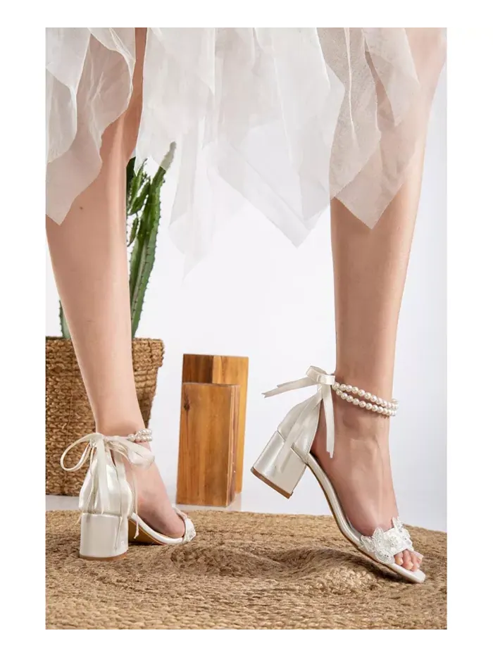 Ажурные сандалии Amber Lace с жемчугом Forever & Always Shoes — изображение 4 из 5
