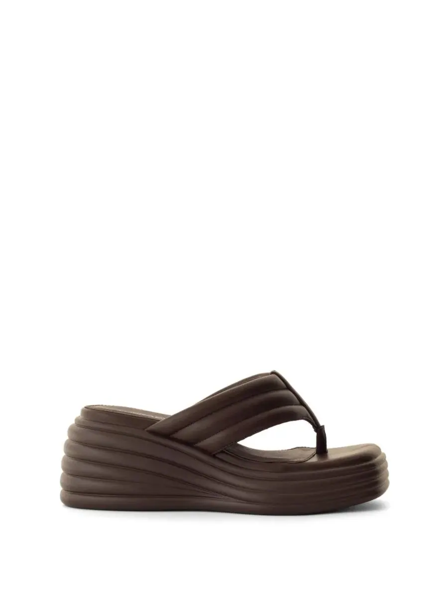 Босоножки-вьетнамки на танкетке с квадратным носком Flames Wedge Sandal Therapy Australia — изображение 1 из 5