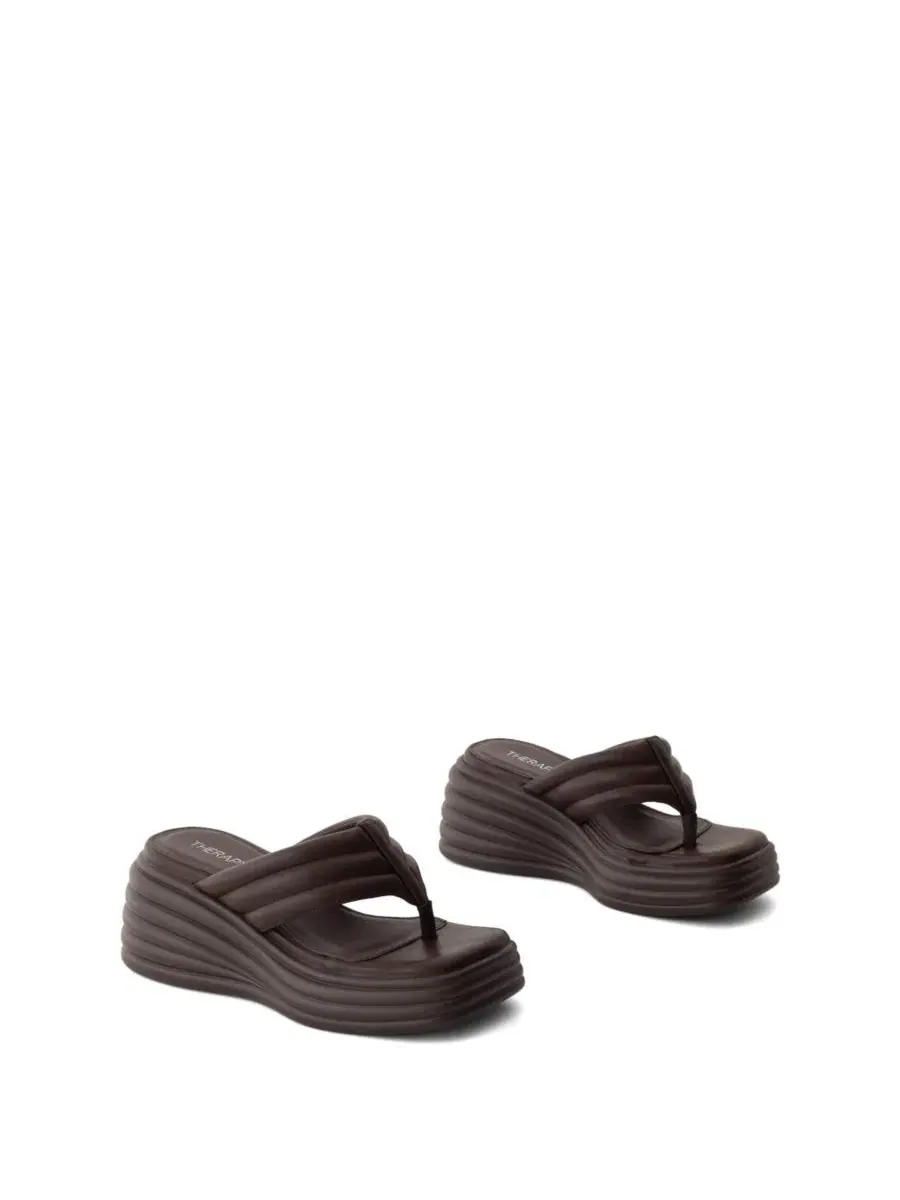 Босоножки-вьетнамки на танкетке с квадратным носком Flames Wedge Sandal Therapy Australia — изображение 4 из 5