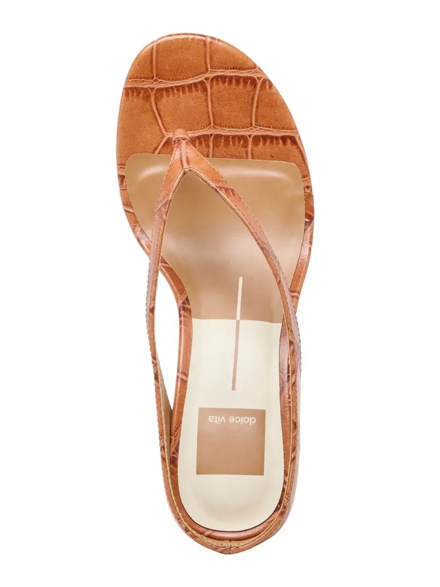 Женские сандалии-вьетнамки Doreen с круглым носком Dolce Vita, Cedar Embossed Leather — изображение 4 из 5