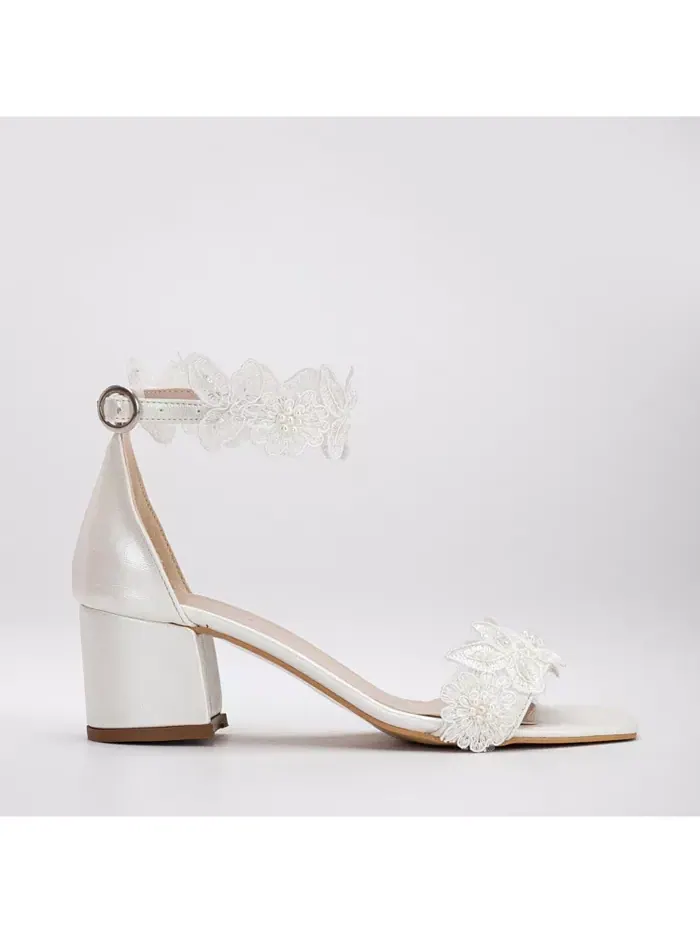 Свадебные босоножки Dana Lace на низком каблуке Forever & Always Shoes