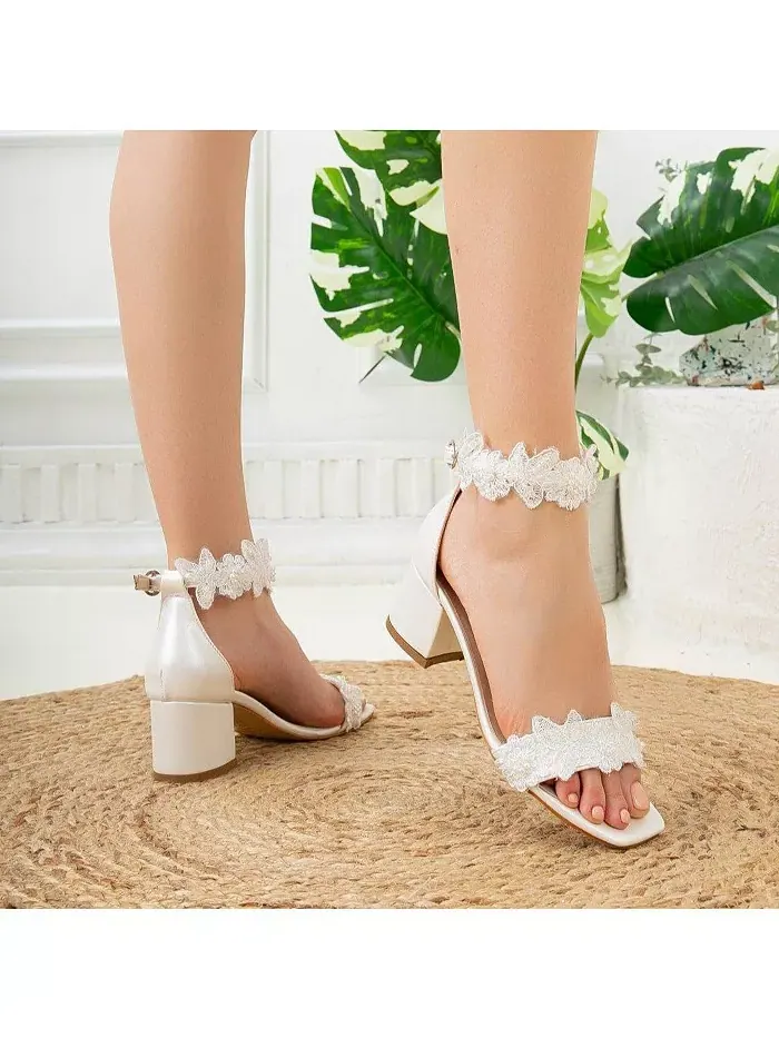 Свадебные босоножки Dana Lace на низком каблуке Forever & Always Shoes — изображение 4 из 4