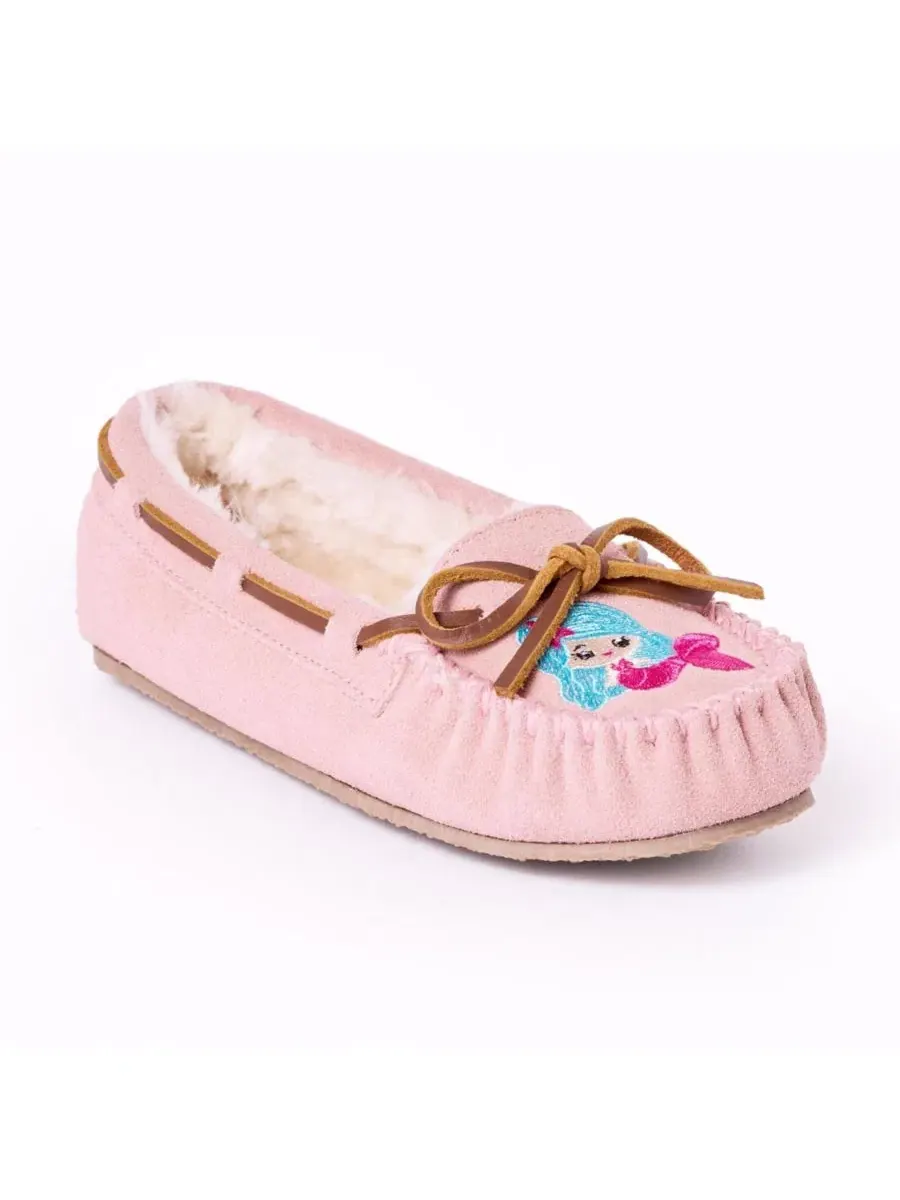 Детские тапочки-мокасины с принтом «Mermaid» Minnetonka, Blush Mermaid — изображение 1 из 6