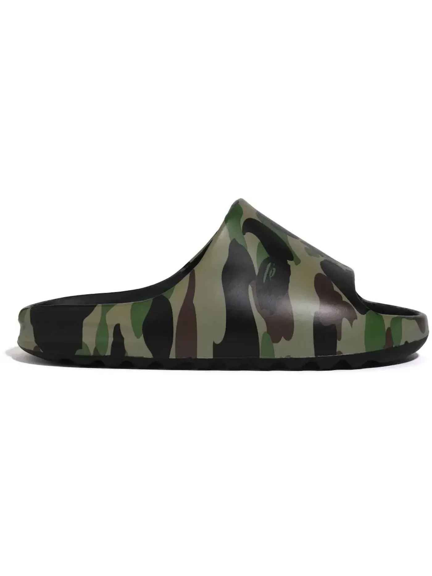 Мужские шлепанцы с камуфляжным принтом BAPE — изображение 1 из 1, зеленый