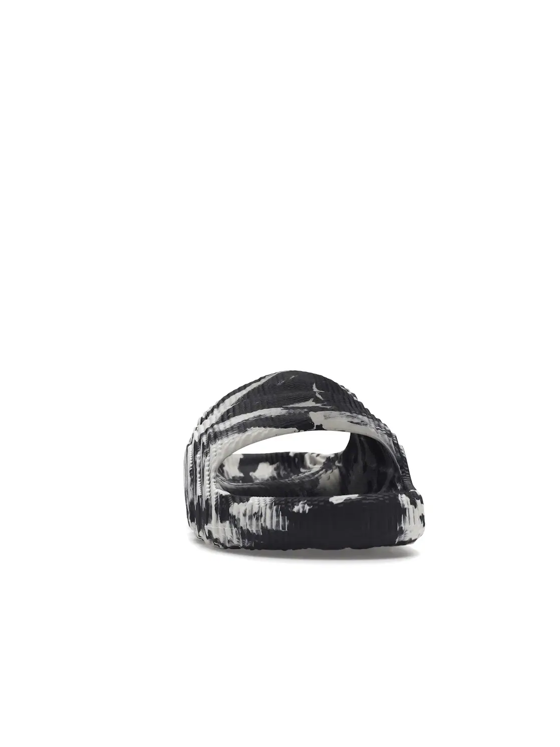Детские шлепанцы с контурной стелькой Adidas Adilette 22 Slides, Carbon/Aluminum/Aluminum — изображение 2 из 4