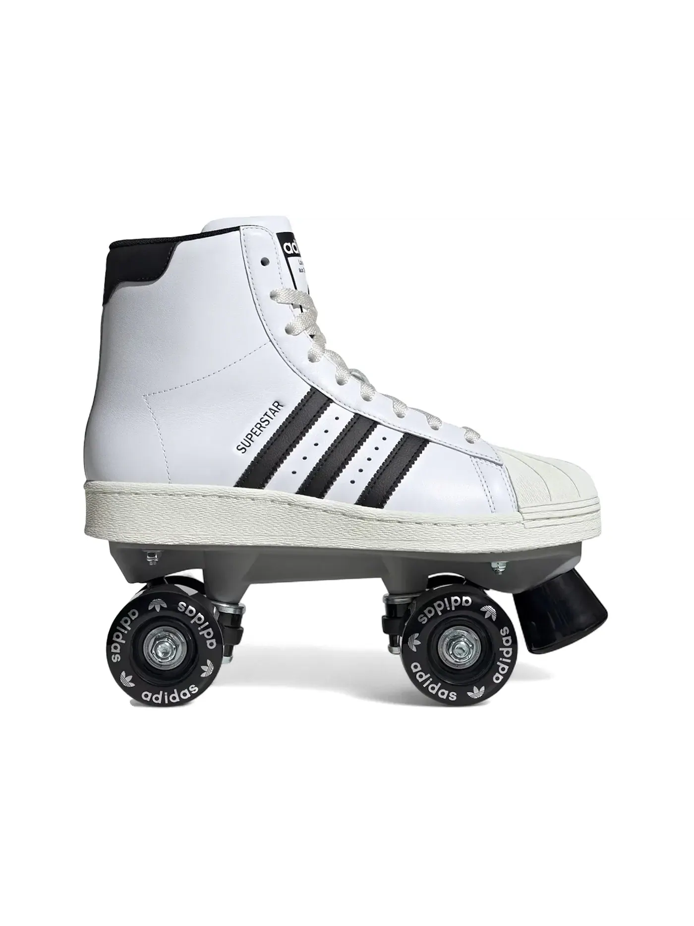 Женские кроссовки с перфорированным носком Adidas Superstar 82 Skate — изображение 1 из 1, белый/черный/белый