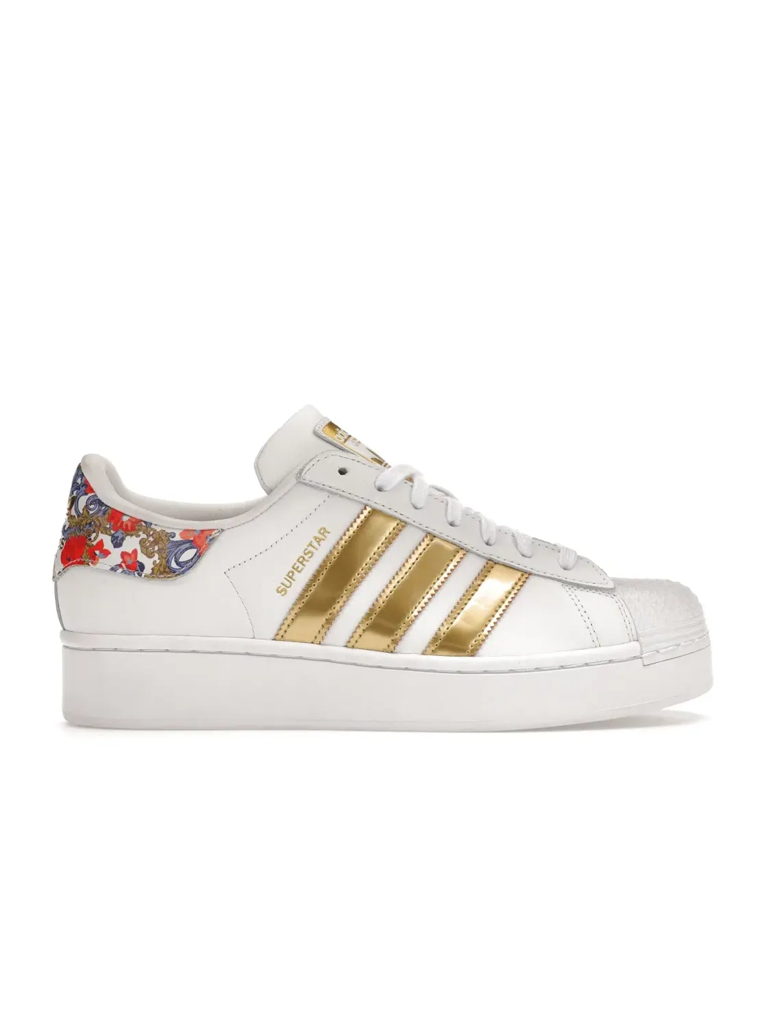 Женские кроссовки Lifestyle с цветочным принтом Adidas Superstar Bold — изображение 1 из 4, белый/белый