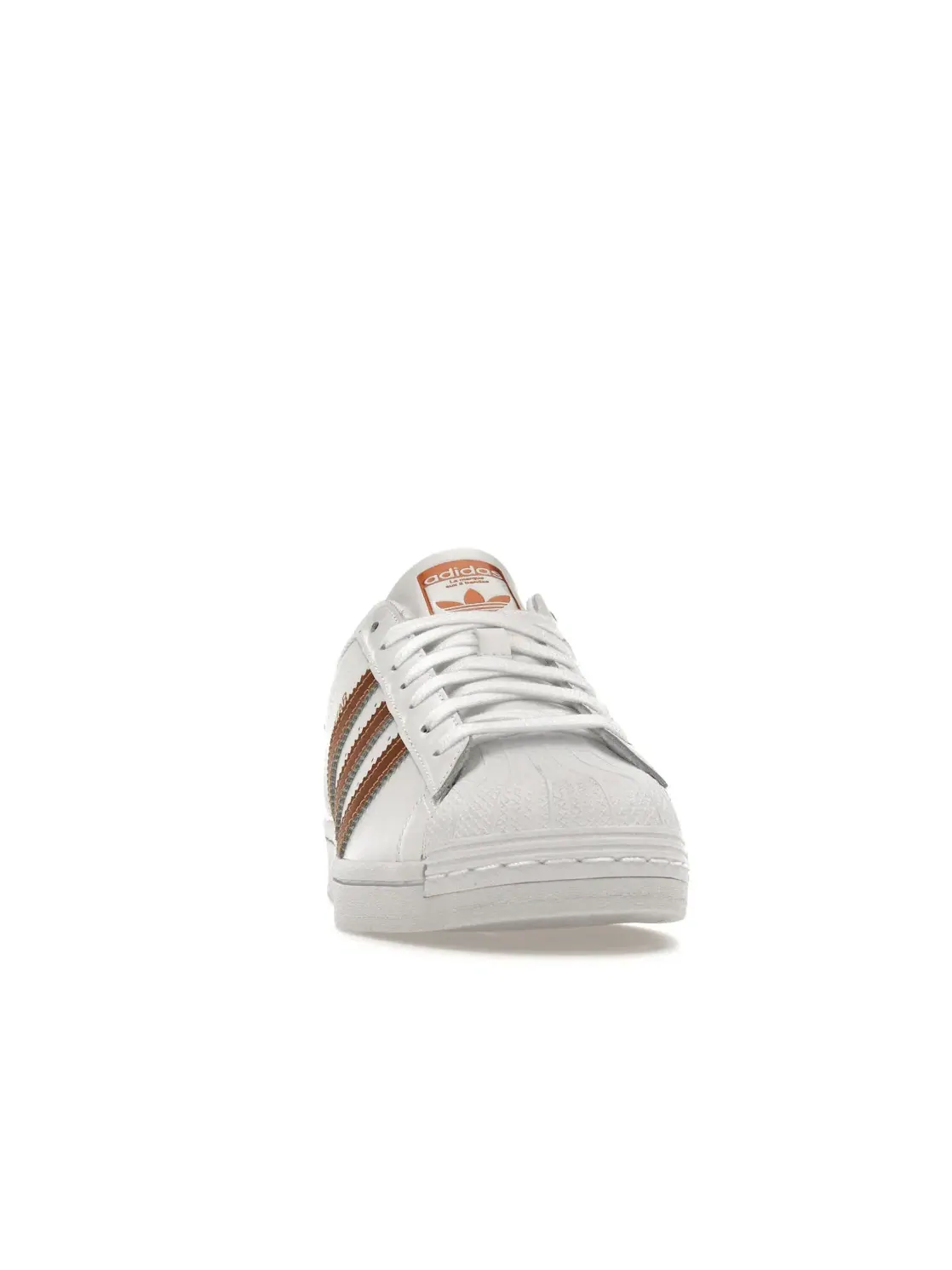 Женские кроссовки с перфорированным носком Adidas Superstar — изображение 2 из 4, белый/металлик/черный
