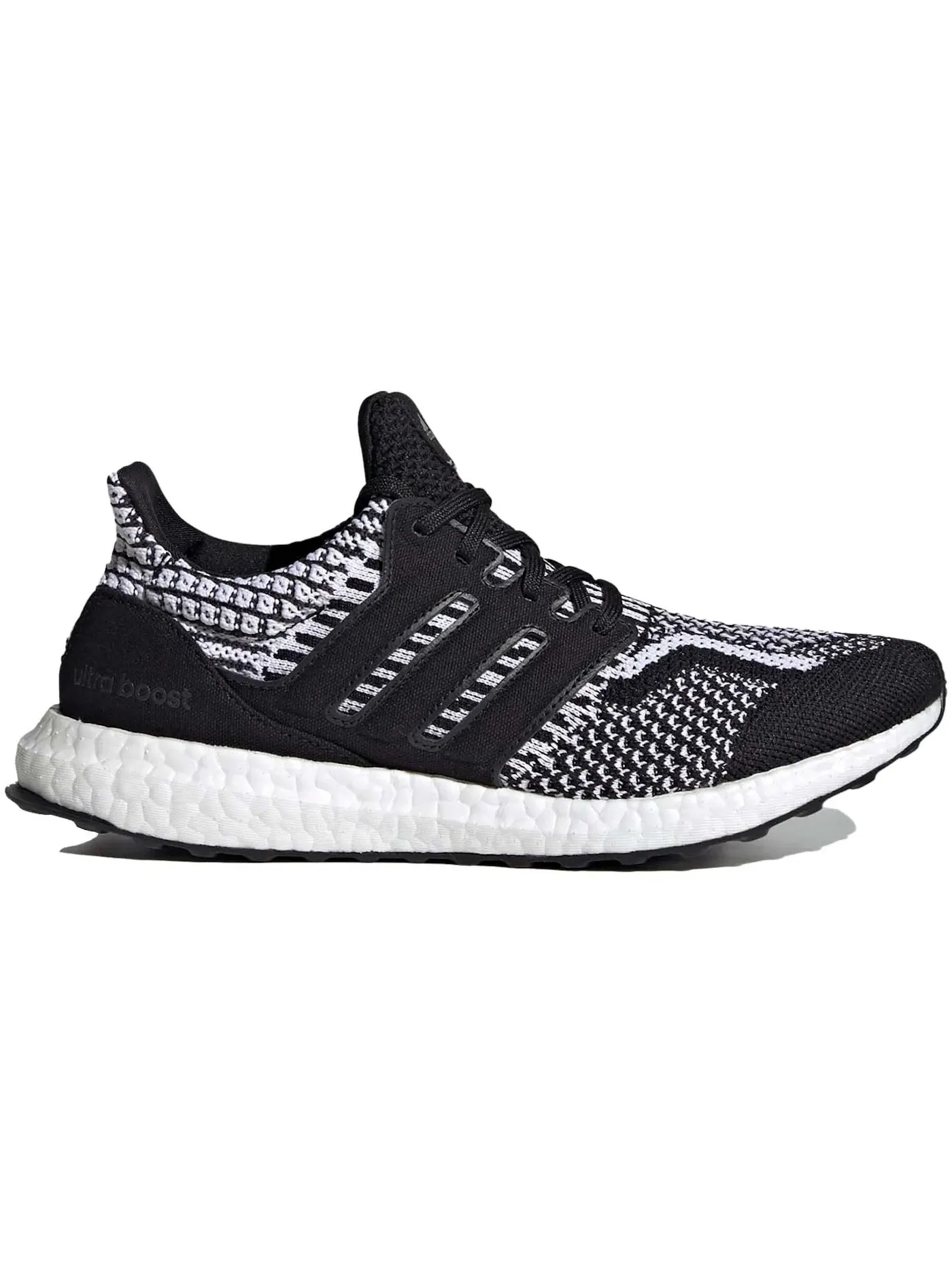 Женские кроссовки с технологией Boost Adidas Ultra Boost 5.0 DNA — изображение 1 из 1, черный/черный/белый