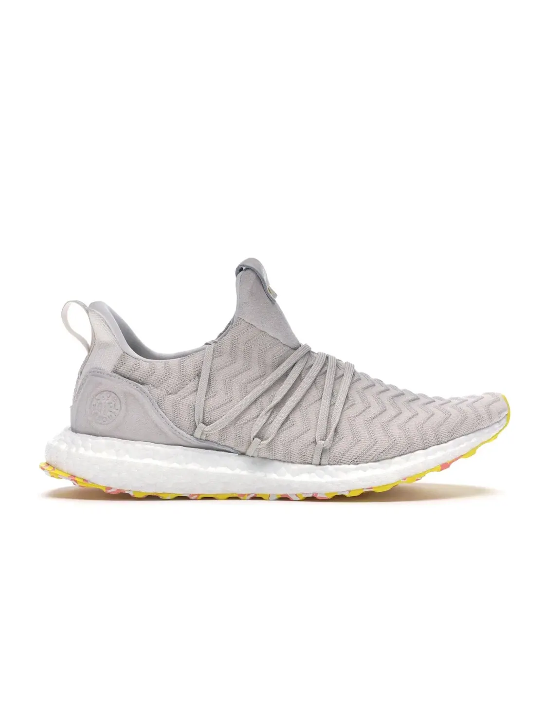 Мужские кроссовки из трикотажа Adidas Ultra Boost — изображение 1 из 4, белый