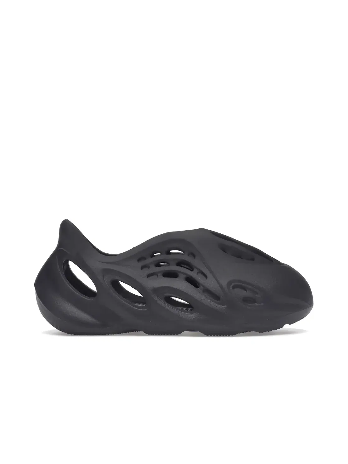 Детские клоги с вентиляцией Adidas Yeezy Foam RNR, Onyx/Onyx/Onyx — изображение 1 из 4