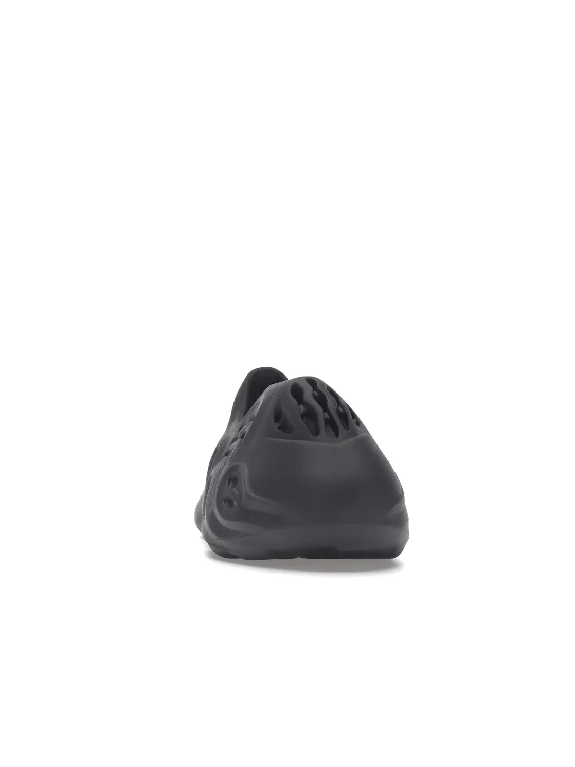 Детские клоги с вентиляцией Adidas Yeezy Foam RNR, Onyx/Onyx/Onyx — изображение 2 из 4