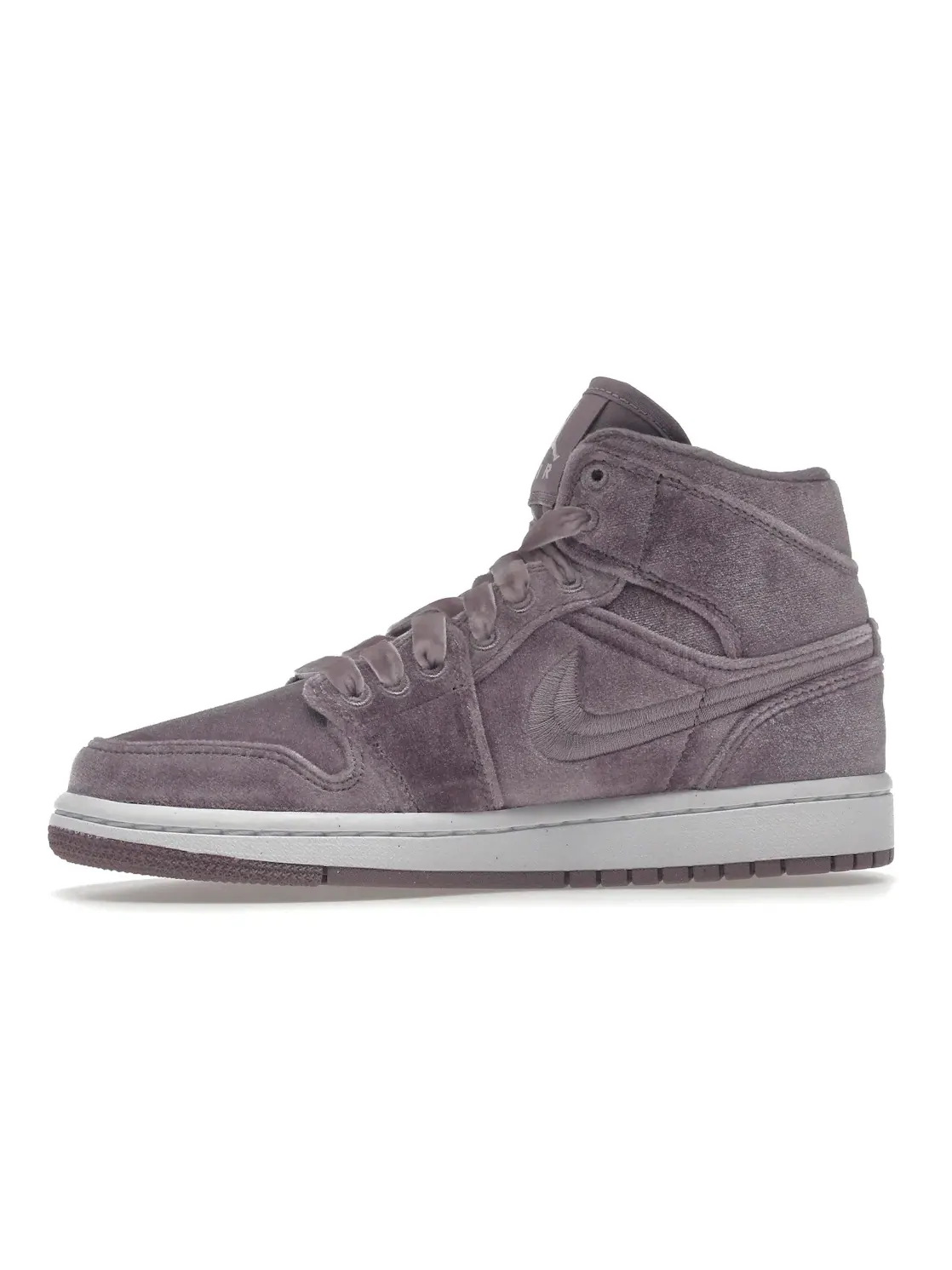 Женские кроссовки с замшевым верхом Air Jordan 1 Mid SE — изображение 3 из 4