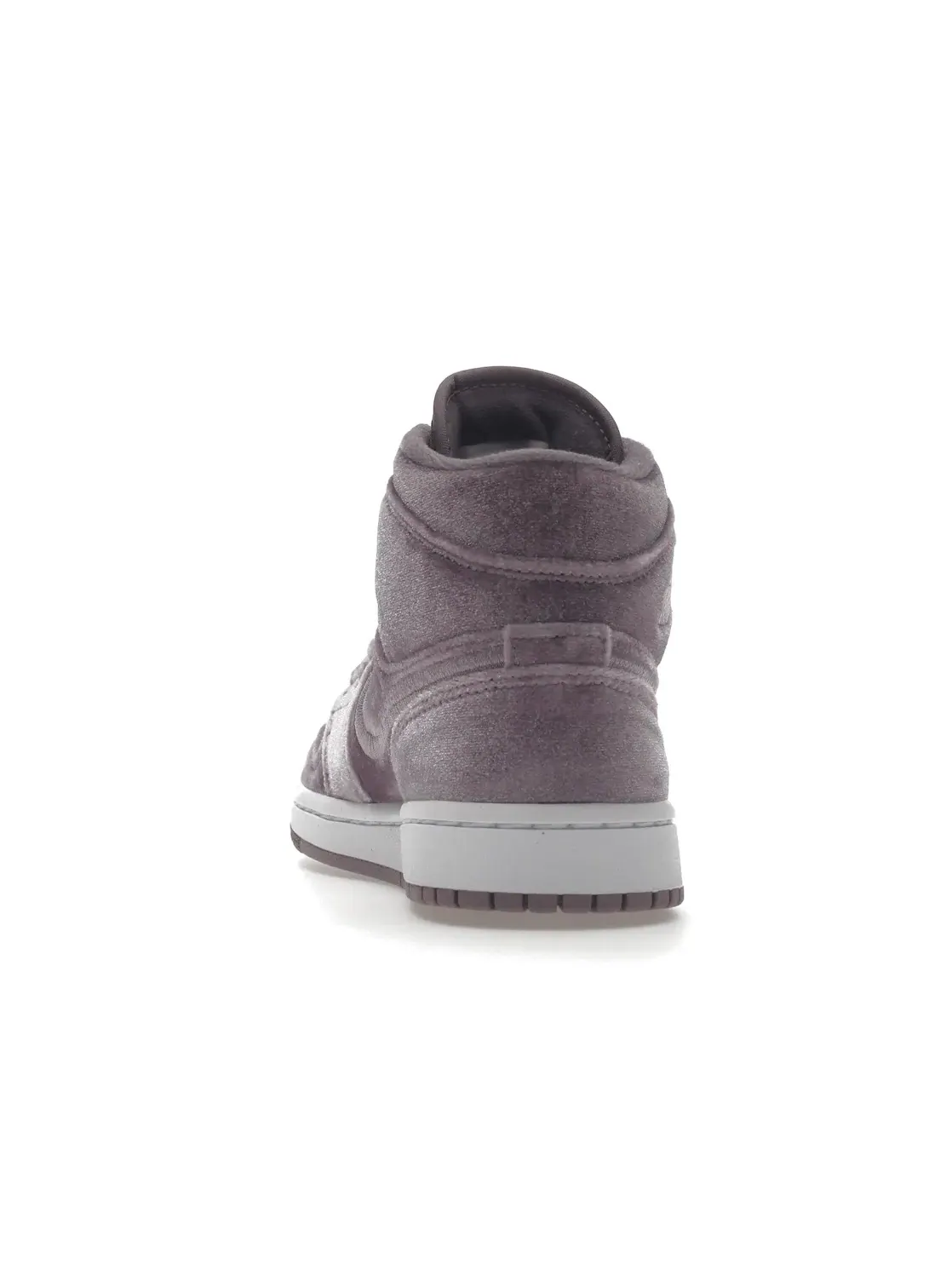 Женские кроссовки с замшевым верхом Air Jordan 1 Mid SE — изображение 4 из 4