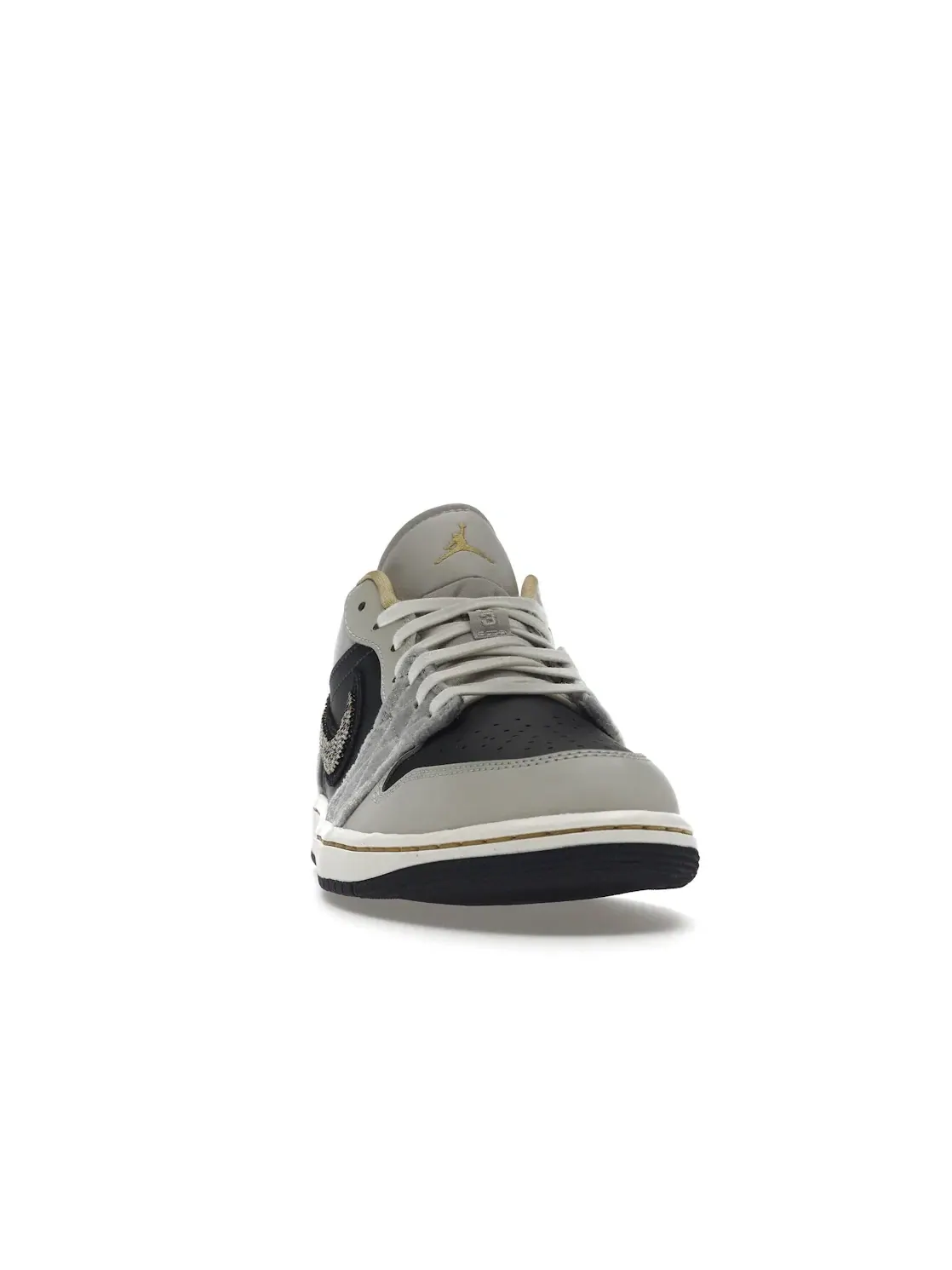 Мужские кроссовки lifestyle с принтом Jordan 1 Low Beaded Swoosh Jordan — изображение 2 из 4, серый/черный