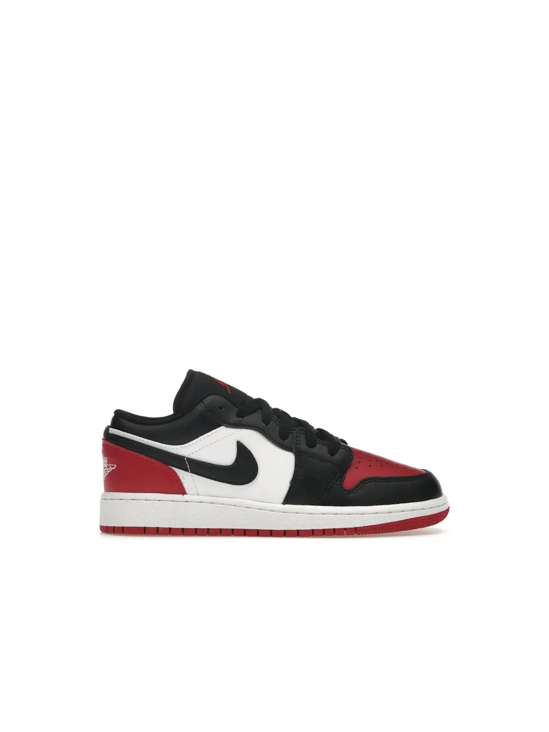 Детские кроссовки Lifestyle с принтом Jordan 1 Low Bred Toe 2.0 Jordan — изображение 1 из 4