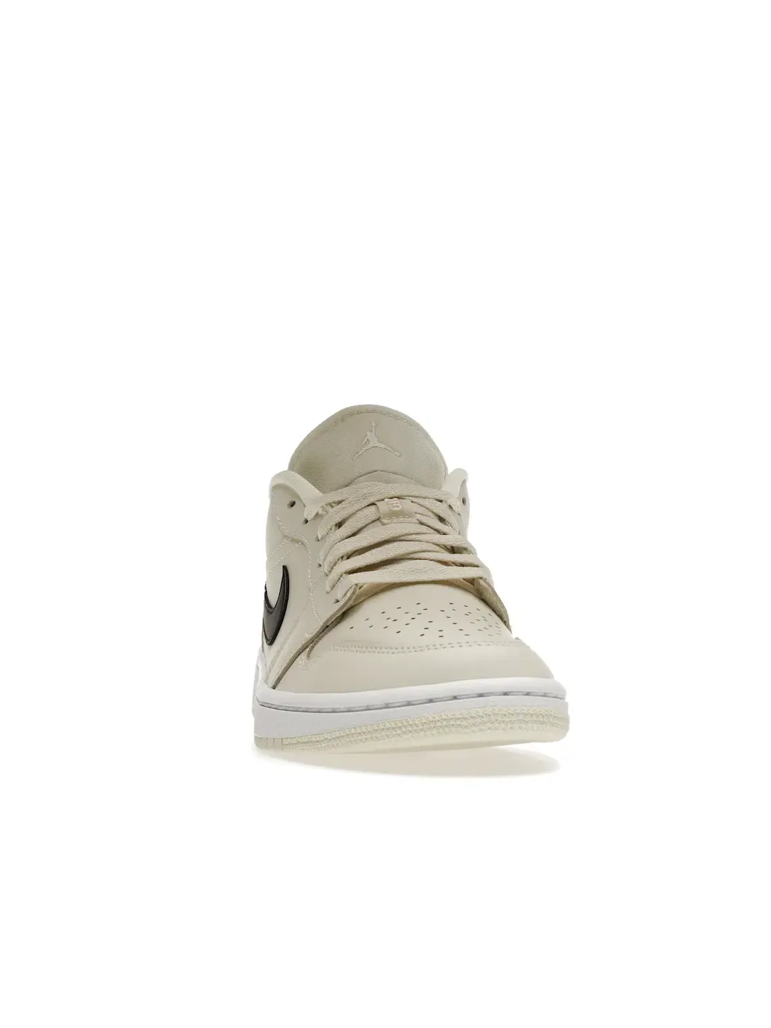 Женские кроссовки Lifestyle с низким верхом Jordan 1 Low — изображение 2 из 4, черный/белый