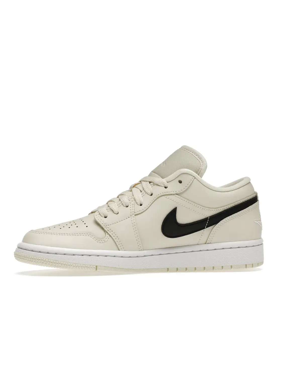 Женские кроссовки Lifestyle с низким верхом Jordan 1 Low — изображение 3 из 4, черный/белый