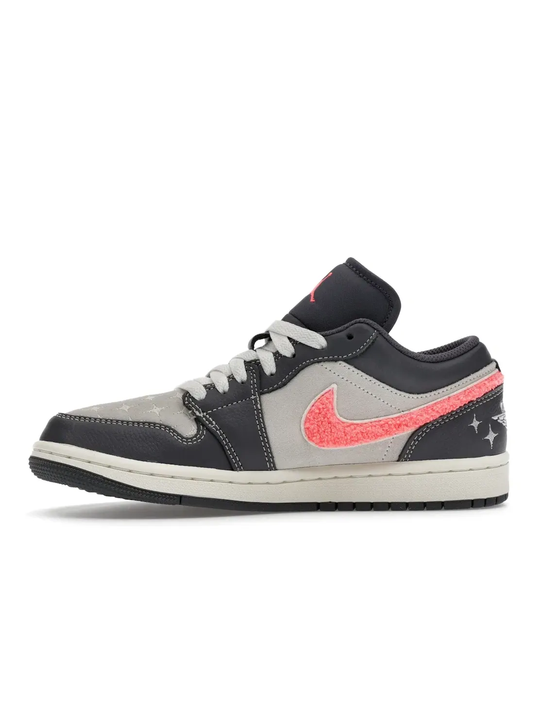 Женские кроссовки Lifestyle с контрастными акцентами Jordan 1 Low — изображение 3 из 4, светлый графитовый