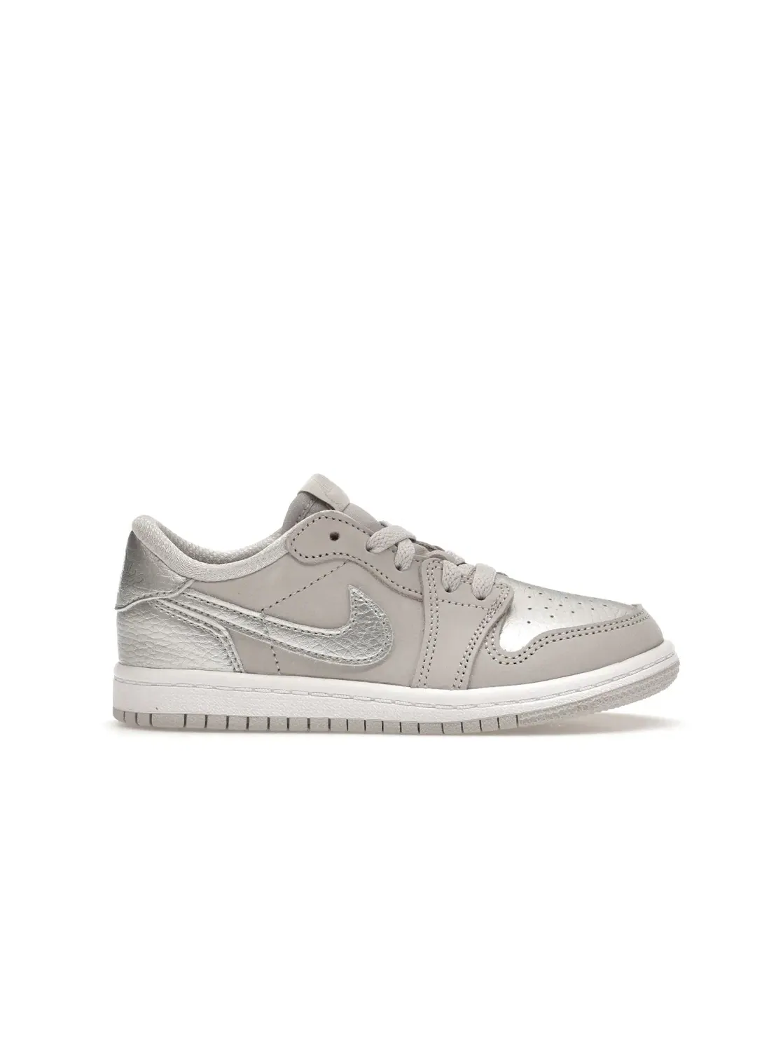 Детские кроссовки Lifestyle Jordan 1 Low OG Metallic Silver Jordan — изображение 1 из 4