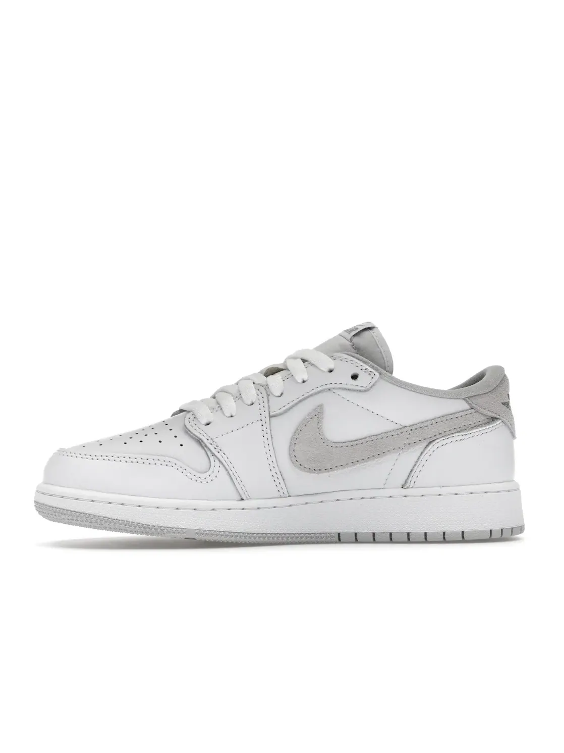 Детские кроссовки с замшевыми вставками Air Jordan 1 Low OG Jordan — изображение 3 из 4, белый/белый-серый