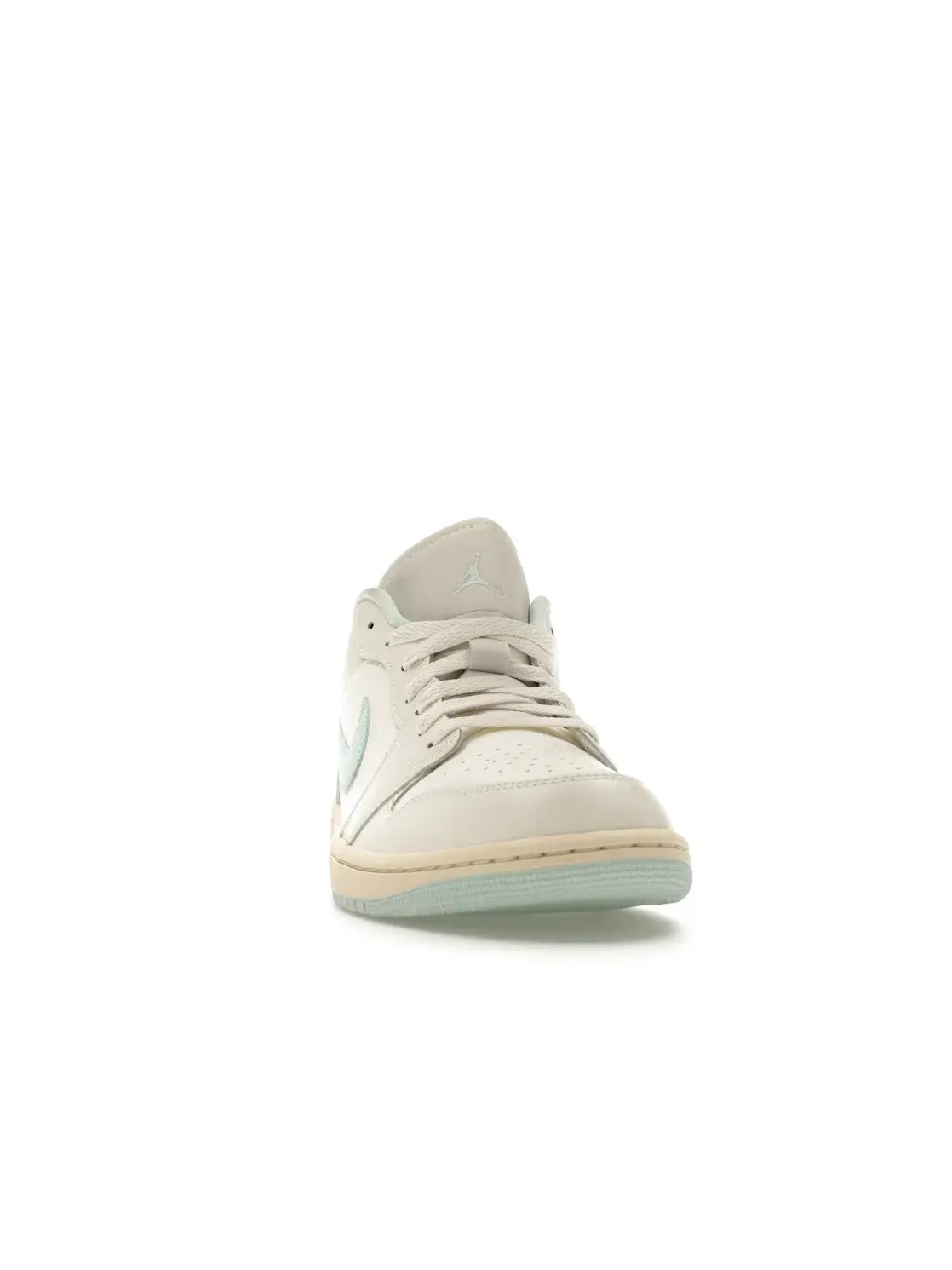 Женские кроссовки с контрастной отделкой Jordan 1 Low Jordan, Sail/Igloo — изображение 2 из 4