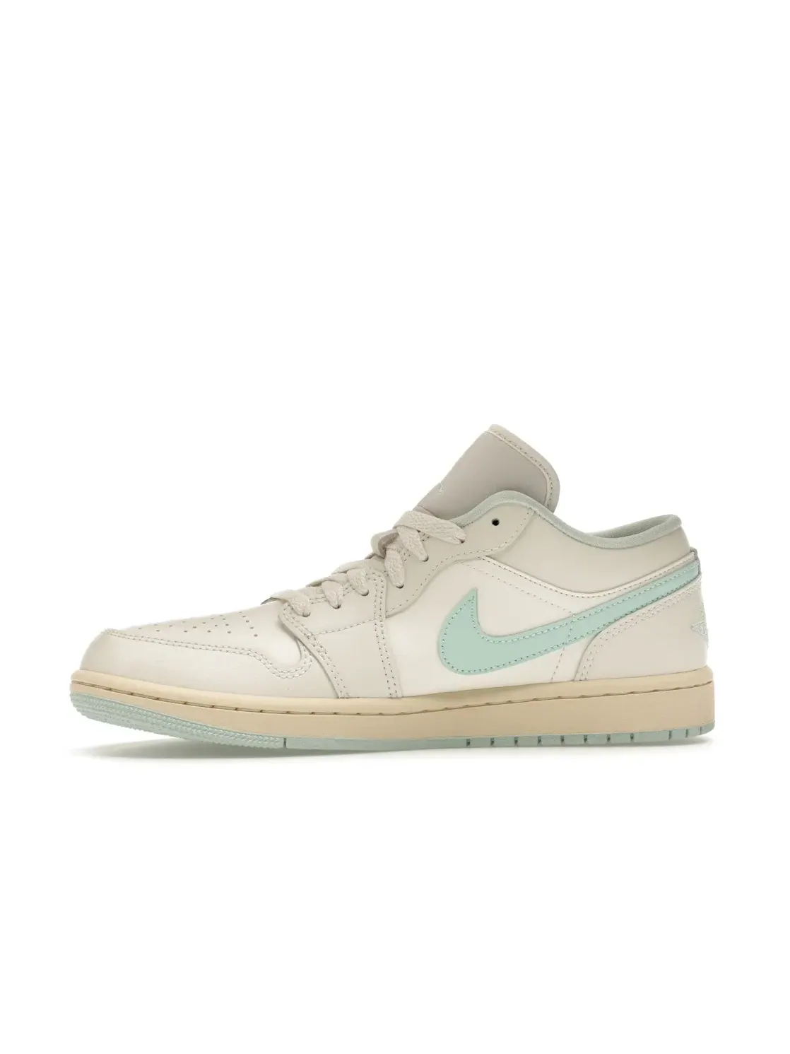 Женские кроссовки с контрастной отделкой Jordan 1 Low Jordan, Sail/Igloo — изображение 3 из 4