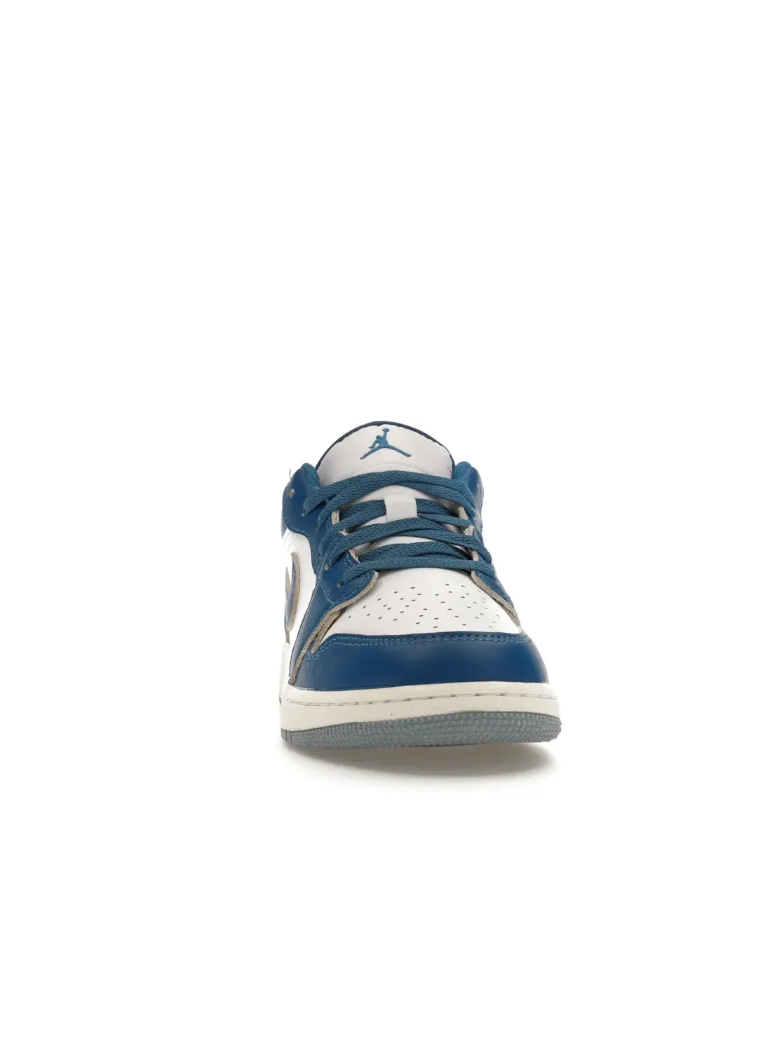 Детские кроссовки с премиальными материалами Jordan 1 Low SE Industrial Blue (GS) Jordan — изображение 2 из 4
