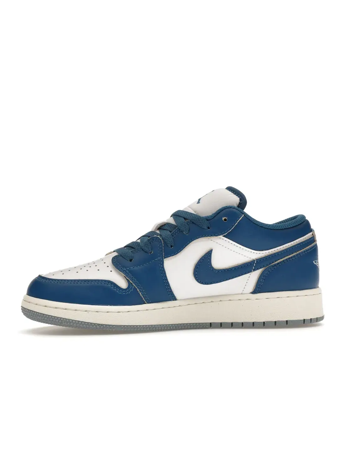 Детские кроссовки с премиальными материалами Jordan 1 Low SE Industrial Blue (GS) Jordan — изображение 3 из 4