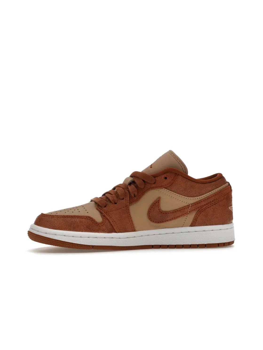 Женские кроссовки с замшевыми вставками Jordan 1 Low SE — изображение 3 из 4, коричневый