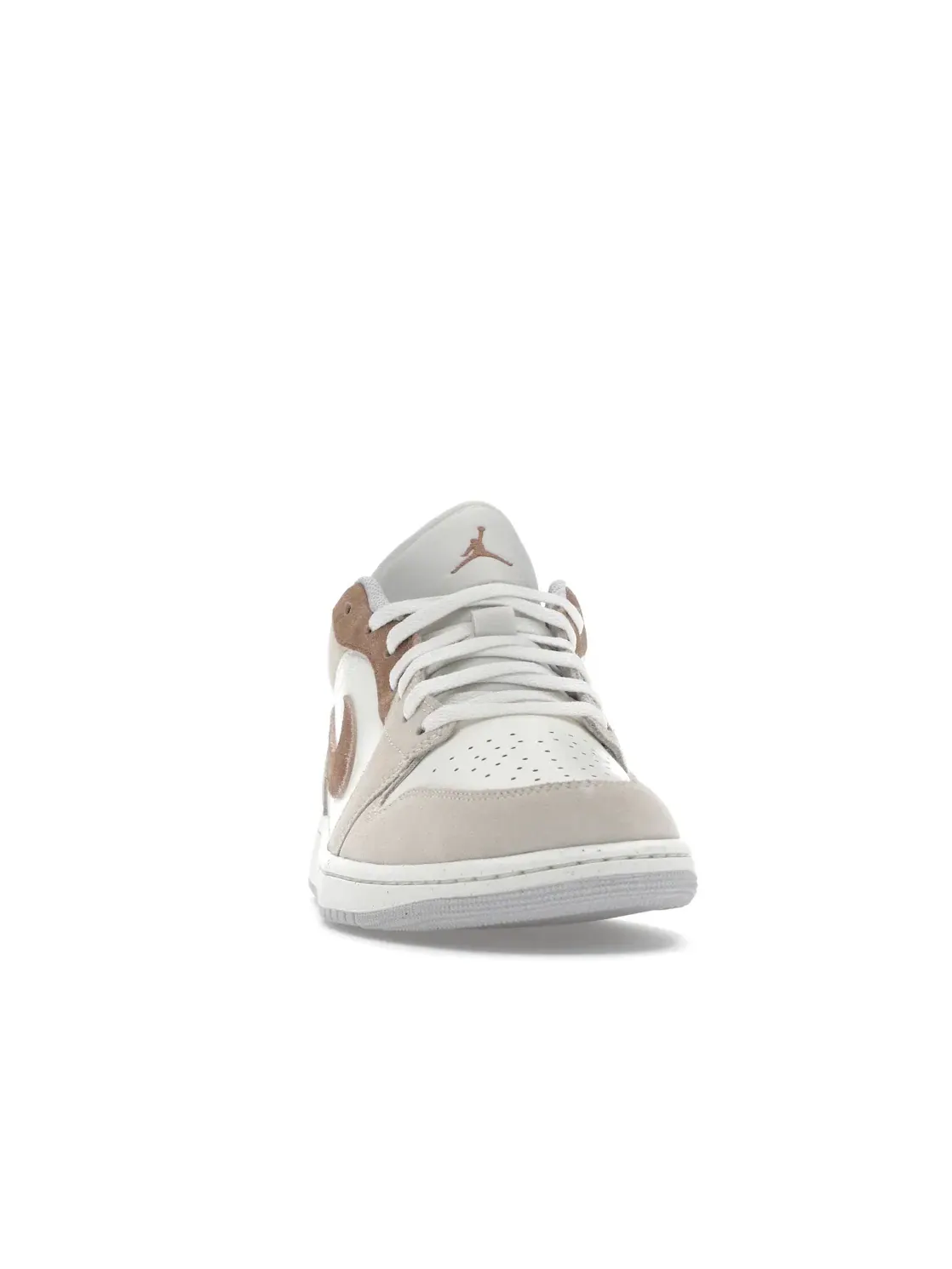 Мужские кроссовки с премиальными материалами Jordan 1 Low SE Jordan — изображение 2 из 4