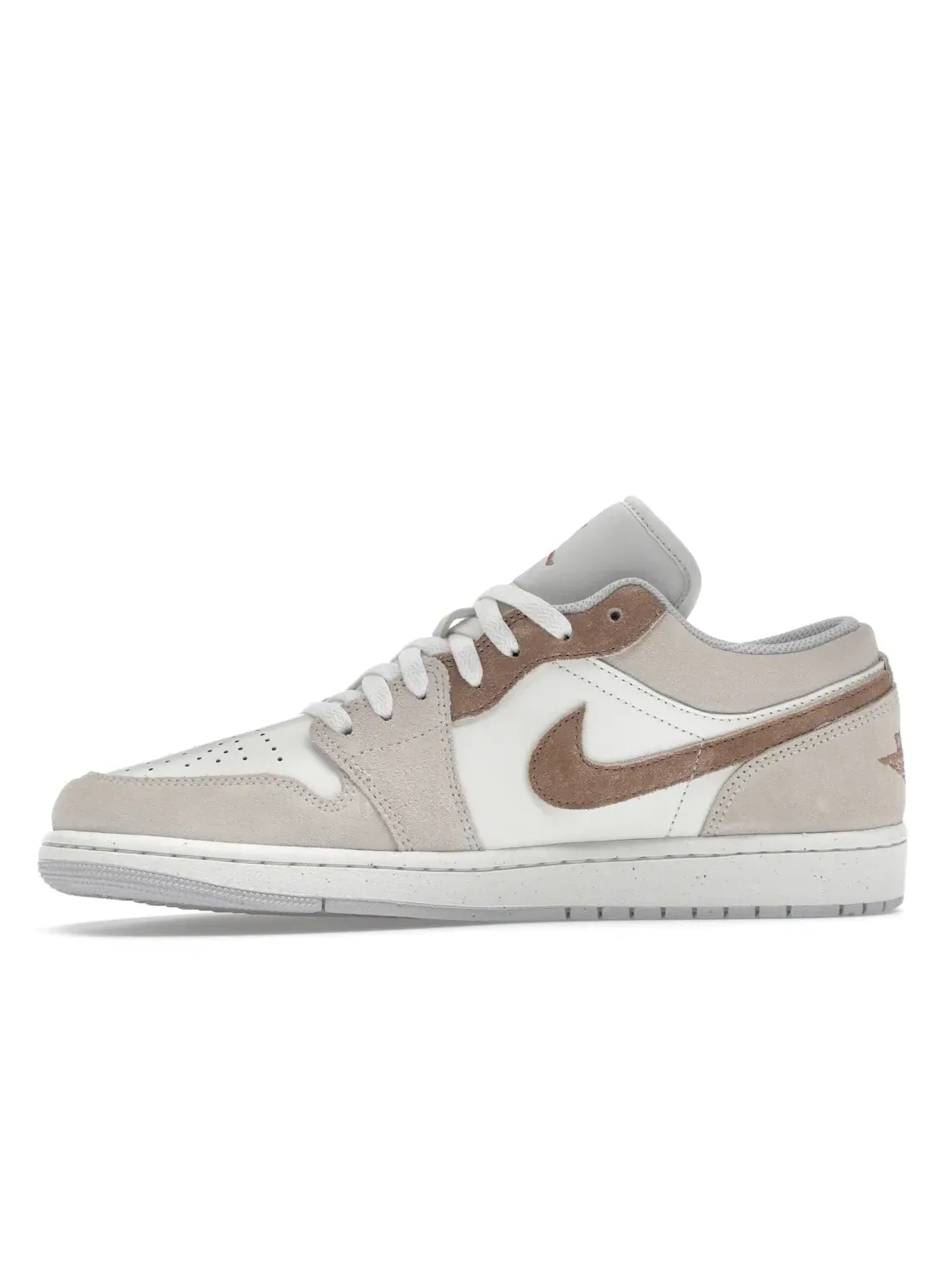 Мужские кроссовки с премиальными материалами Jordan 1 Low SE Jordan — изображение 3 из 4