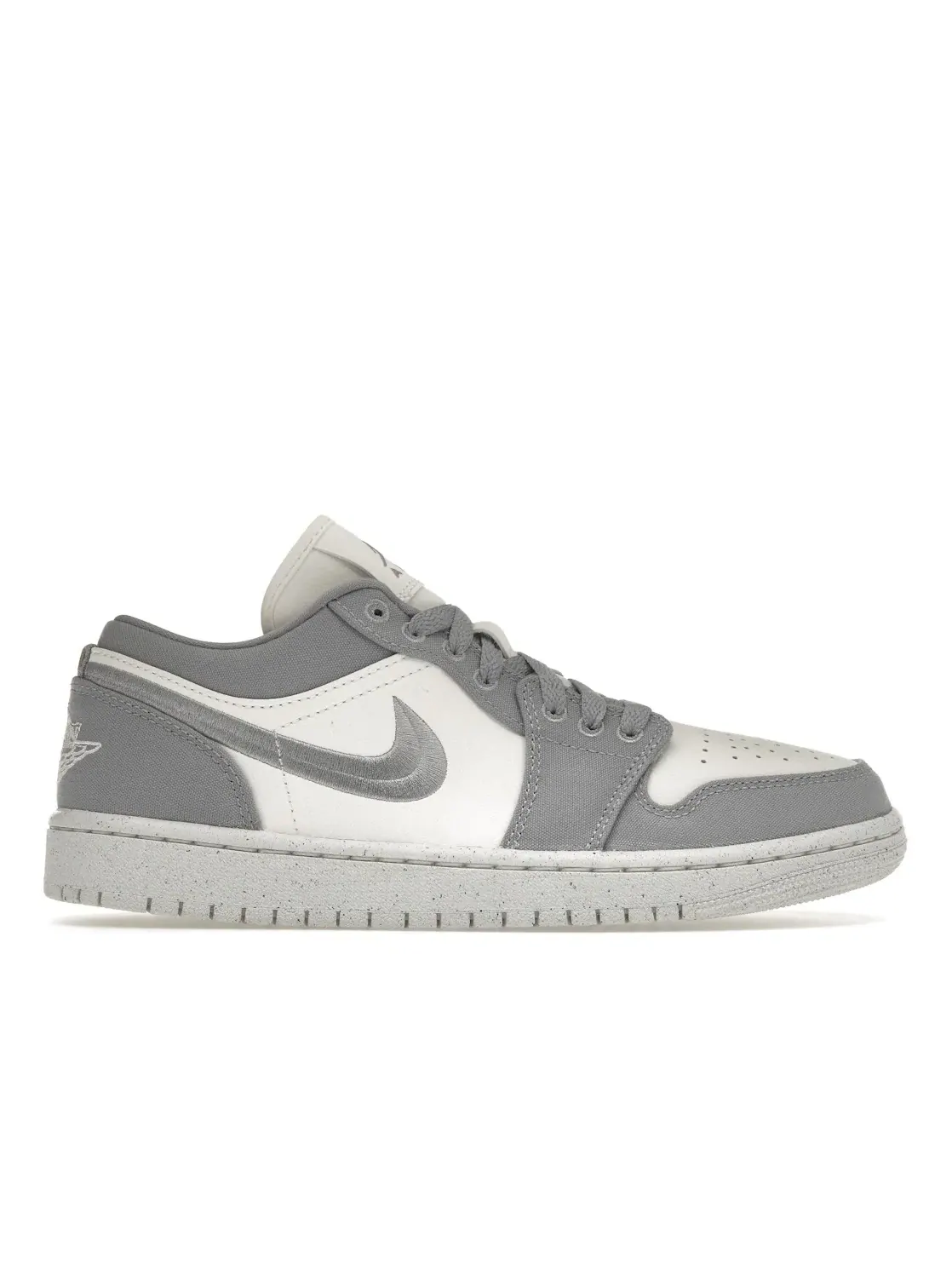 Женские кроссовки с замшевыми и кожаными вставками Jordan 1 Low SE — изображение 1 из 4, светлый серый//белый