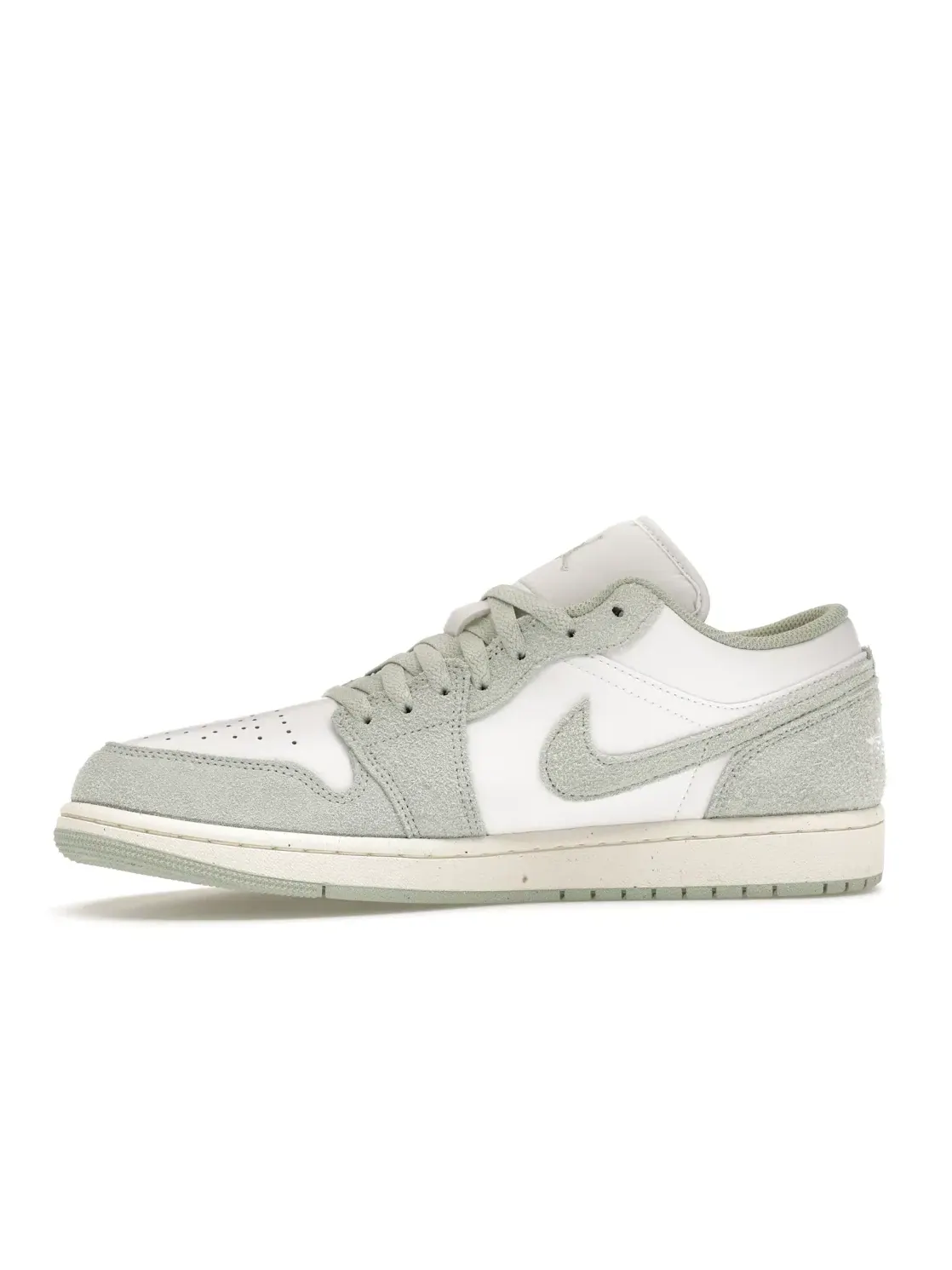 Мужские кроссовки с замшевыми вставками Jordan 1 Low SE — изображение 3 из 4, белый