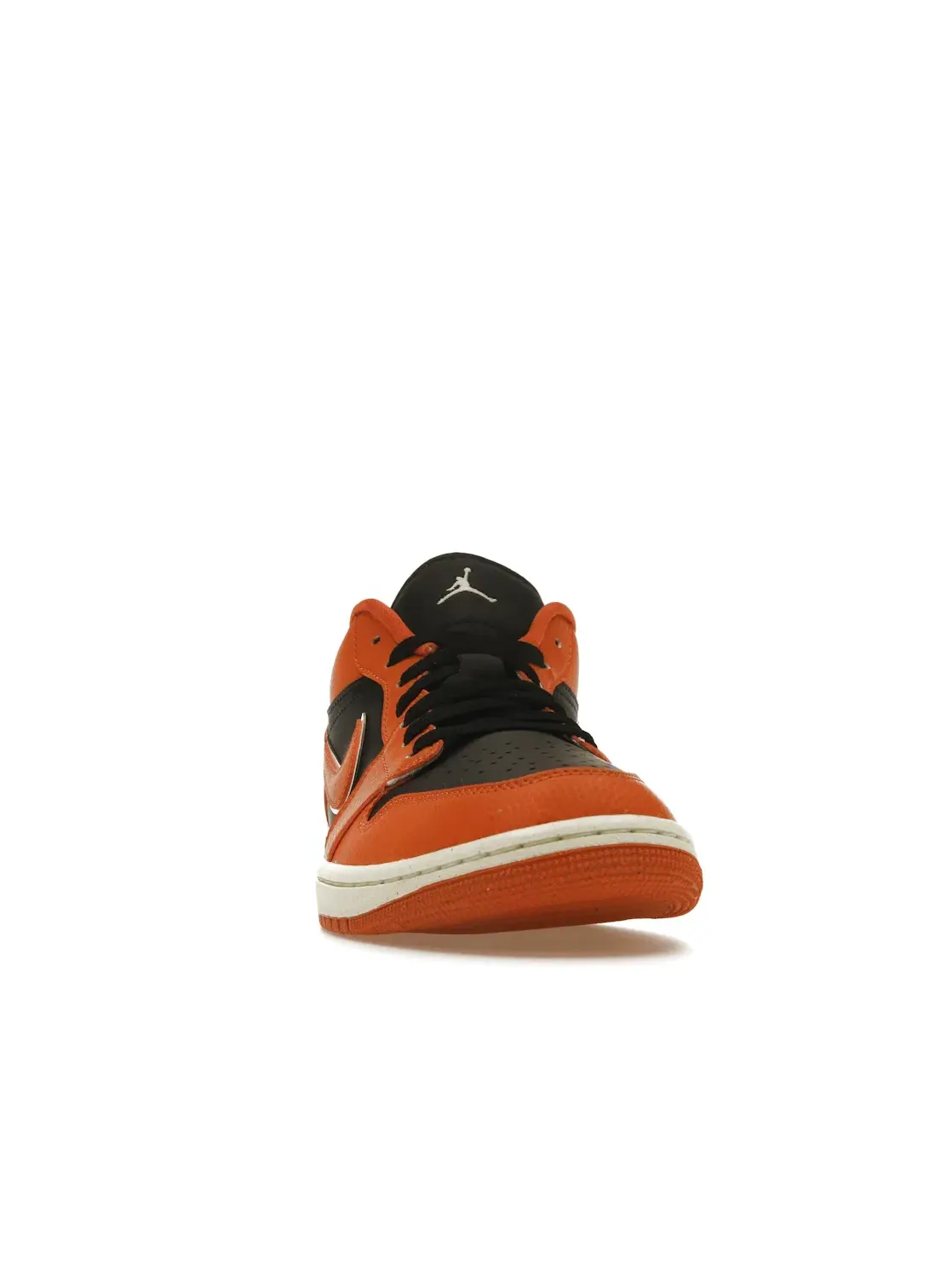 Женские кроссовки кожаные Jordan 1 Low SE — изображение 2 из 4, черный