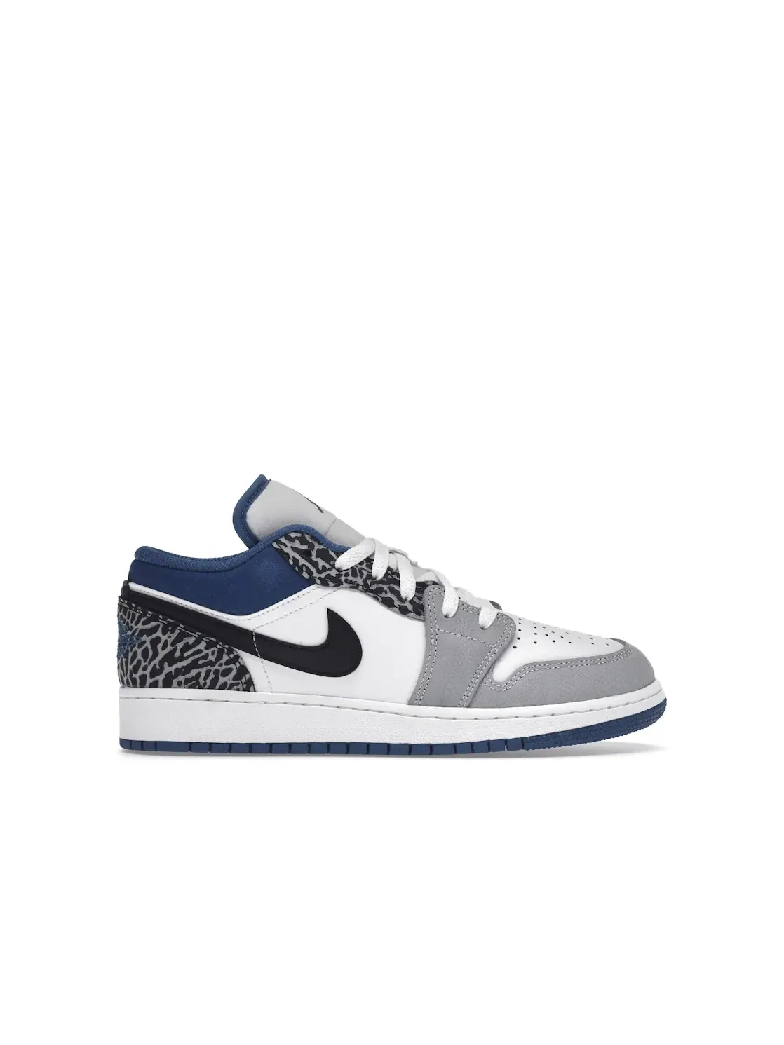 Детские кроссовки Lifestyle с принтом Jordan 1 Low SE True Blue Jordan — изображение 1 из 4, белый/серый синий черный