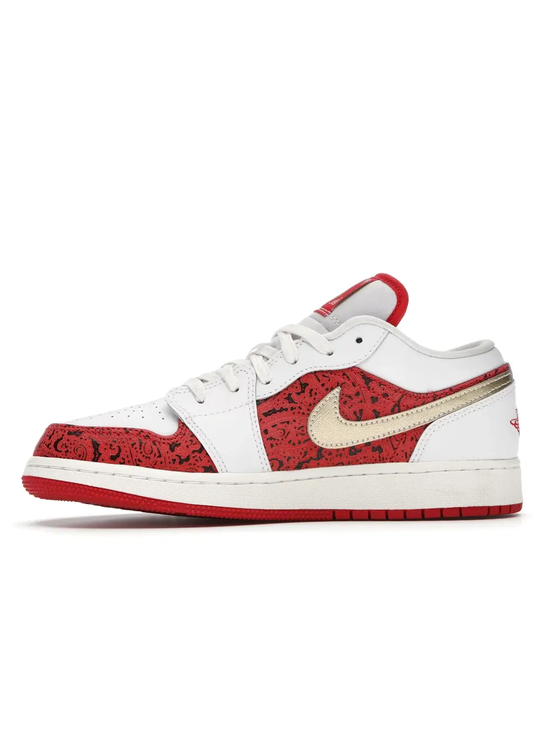 Детские кроссовки Lifestyle с принтом Jordan 1 Low Jordan White/Metallic Gold-University Red-Sail — изображение 3 из 4