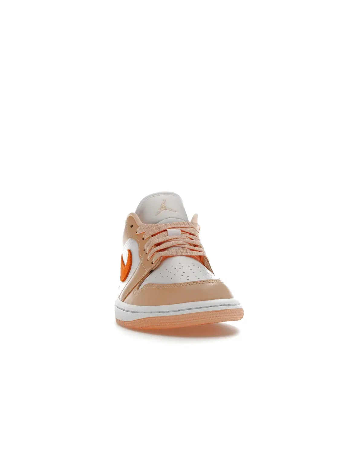 Женские кроссовки с вдохновленным закатом дизайном Jordan 1 Low Jordan — изображение 2 из 4, белый/яркий