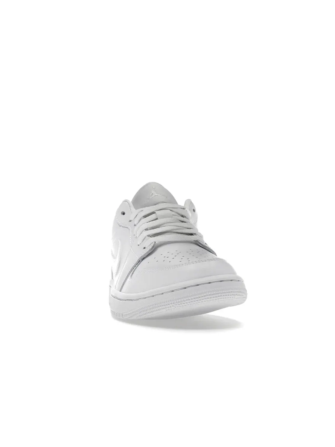 Женские кроссовки Lifestyle с кожаным верхом Jordan 1 Low — изображение 2 из 4, белый/белый/белый