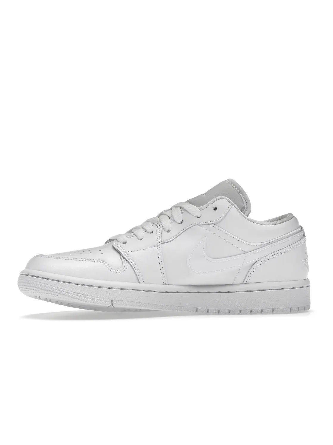 Женские кроссовки Lifestyle с кожаным верхом Jordan 1 Low — изображение 3 из 4, белый/белый/белый