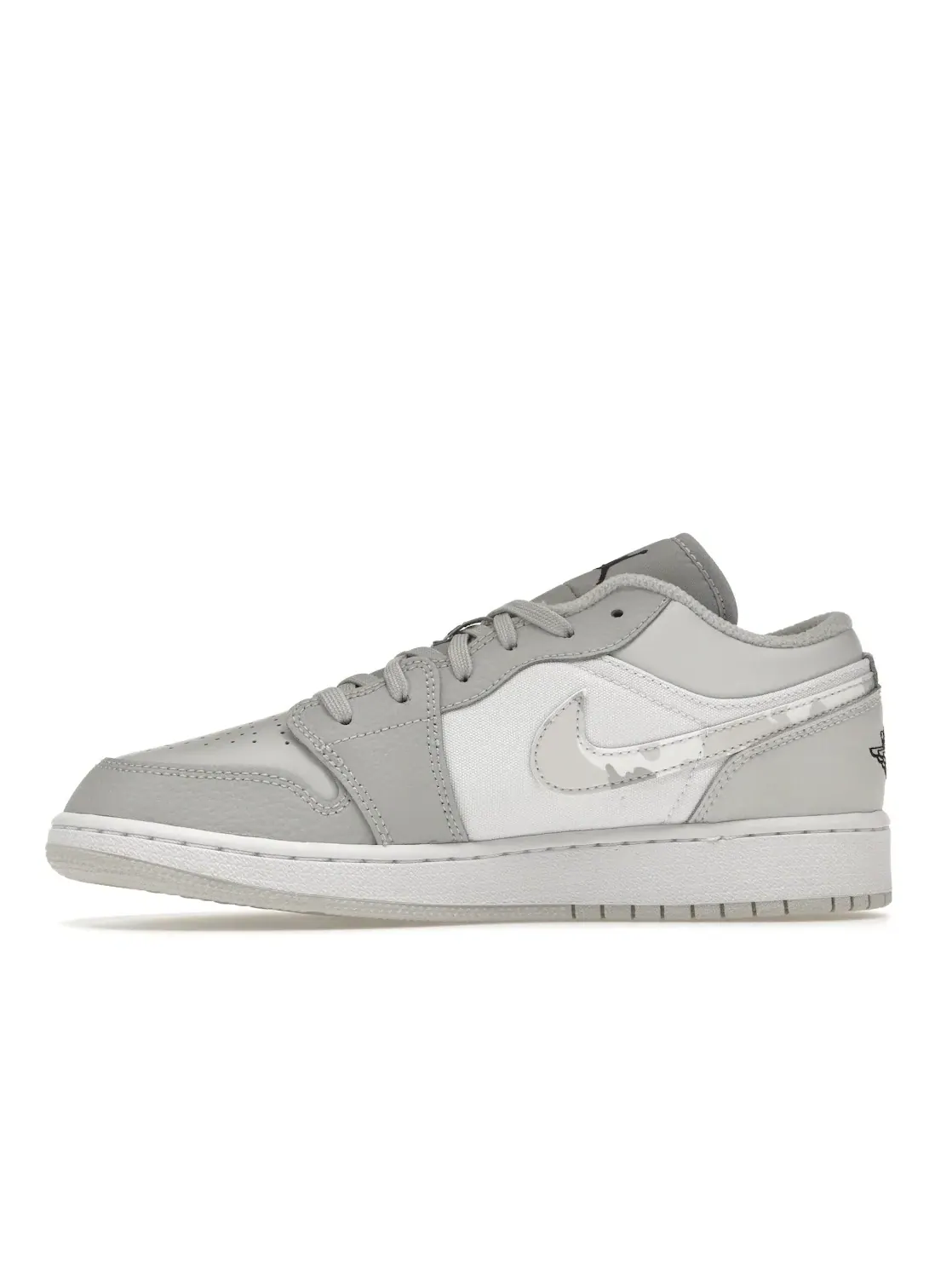 Детские кроссовки Lifestyle с камуфляжным принтом Jordan 1 Low Jordan — изображение 3 из 4, белый/-серый
