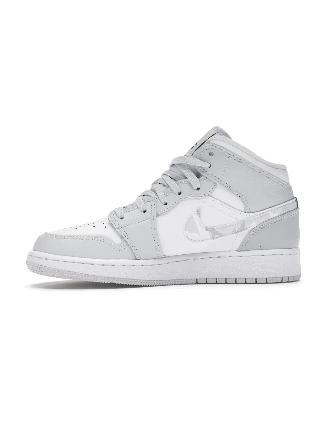 Детские кроссовки для мальчиков с принтом камуфляж Jordan 1 Mid — изображение 3 из 4, белый/-серый