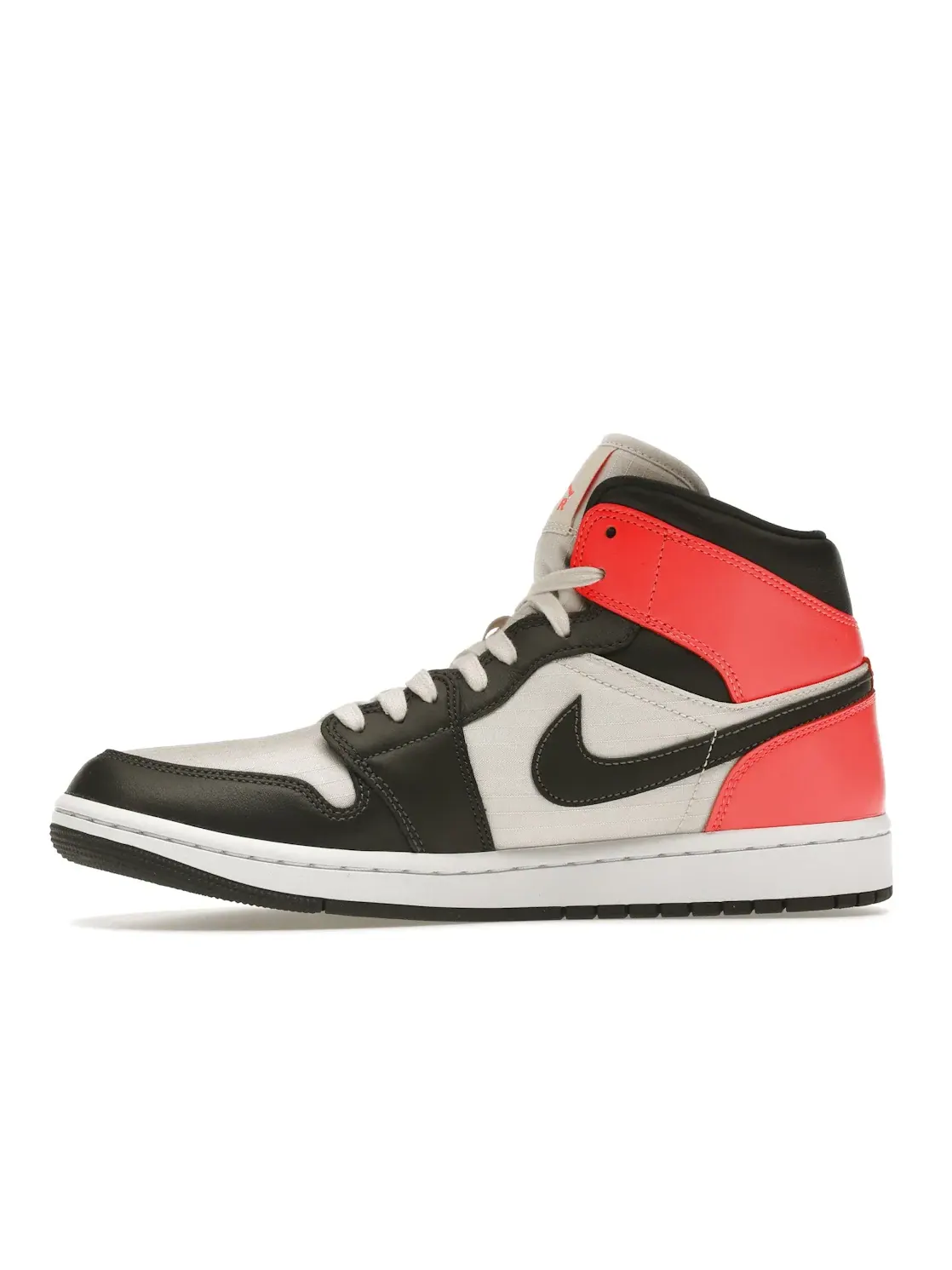 Женские кроссовки Lifestyle Jordan 1 Mid — изображение 3 из 4
