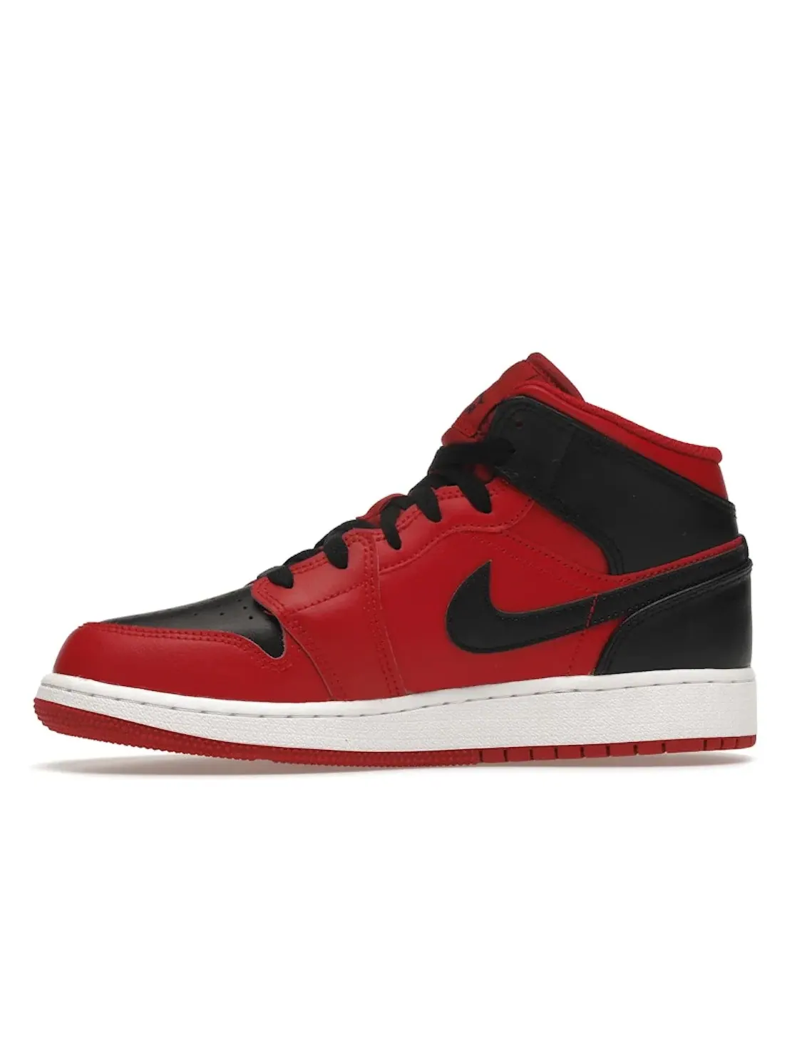 Детские кроссовки с высоким берцем Jordan 1 Mid Reverse Bred (2021) (GS) Jordan — изображение 3 из 4, красный/белый/черный